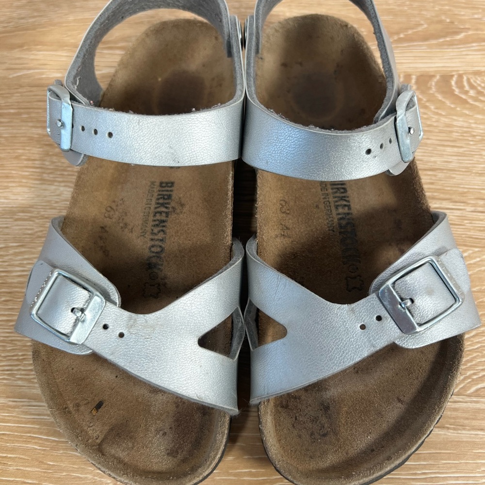Birkenstock VGUC Kids Silver Sandals EU 32